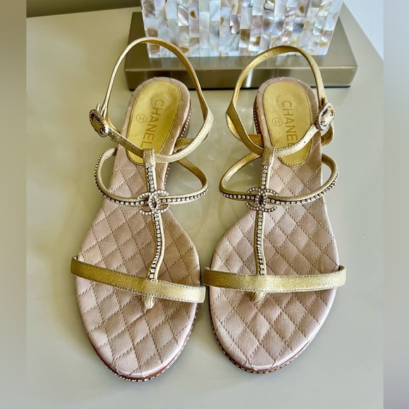 Authentic CHANEL  Low Heel Leather  Sandals, Gold  size 40.5 Rhinestones - Picture 14 of 14